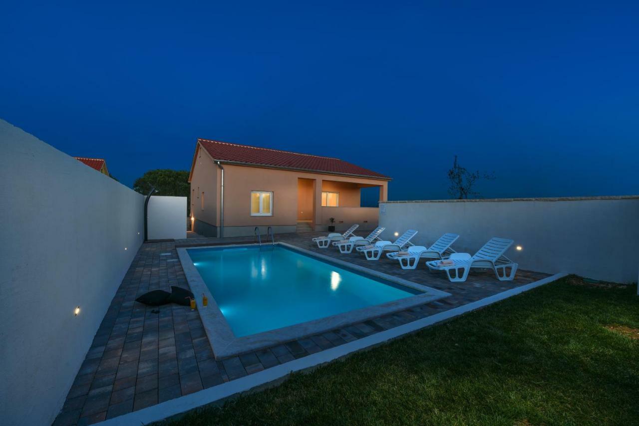 Holiday Home Luka Zadar Exteriör bild