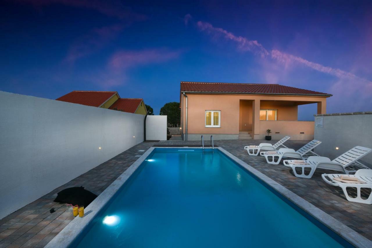 Holiday Home Luka Zadar Exteriör bild