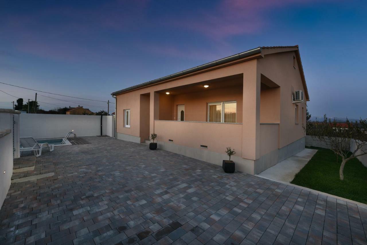 Holiday Home Luka Zadar Exteriör bild
